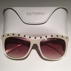 Valentino Rockstuds V659s Subglasses